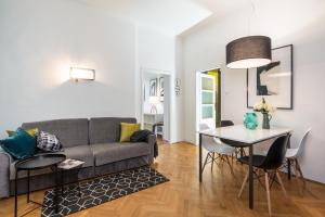 Posedenie v ubytovaní In Flow apartment