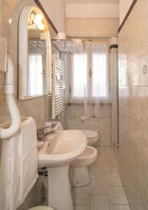 a bathroom with a sink, toilet and bathtub at Hotel Residence Villa Marzia in Marina di Pietrasanta