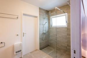 a bathroom with a shower with a glass door at Le Gîte de Catherine in Esneux