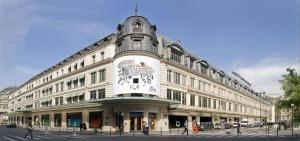 a large white building with people walking in front of it at LE VAUGIRARD - 3bedrooms Apartment Premium in Paris