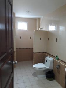 Um banheiro em Uncle House Krabi