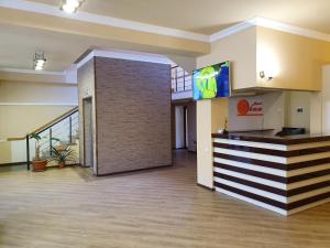 TV a/nebo společenská místnost v ubytování Mina Hotel + 37 fotografií