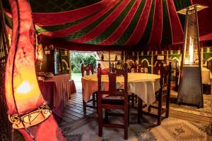 Reštaurácia alebo iné gastronomické zariadenie v ubytovaní Paraiso Perdido