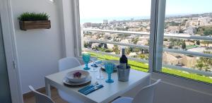 Balkón nebo terasa v ubytování APARTMENT LA CALA DREAM & SEA VIEW
