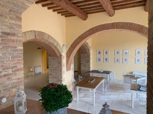 an archway in a building with tables and chairs at Villa Preselle Country Resort in Preselle