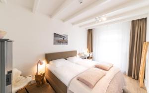 Postel nebo postele na pokoji v ubytování Het Vlielandhotel