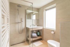 Koupelna v ubytování Het Vlielandhotel