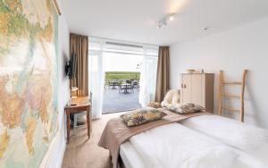 Postel nebo postele na pokoji v ubytování Het Vlielandhotel