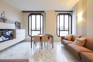 Svetainės erdvė apgyvendinimo įstaigoje Duomo Luxury Apartment