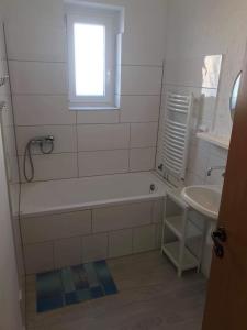 Ванная комната в Marynarska 19