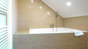White Apartman Siófok 8600 Siófok, 23 Vak Bottyán utca kép - 2