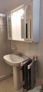 A bathroom at ADRIATICO 28 int.2