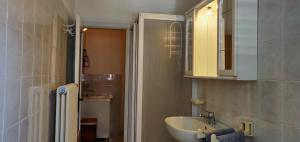 A bathroom at ADRIATICO 28 int.2