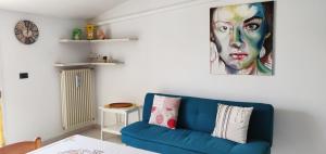 A seating area at ADRIATICO 28 int.2