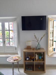 Telewizja i/lub zestaw kina domowego w obiekcie NATURA SUITE MÁLAGA