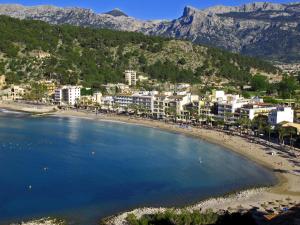 a view of a beach with buildings and people on it at Traumblickwohnung Montemar 19 in Port de Soller