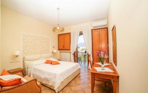 Una cama o camas en una habitación de Ravello View