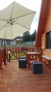 Balkon lub taras w obiekcie Domki nad Narwią