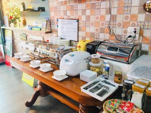 Cucina o angolo cottura di Chat House Soi 18 Mithuna Chiangrai