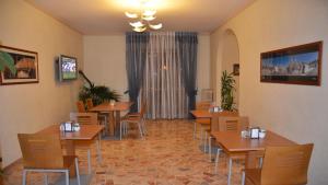 A seating area at Hotel A-14