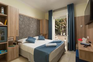Posteľ alebo postele v izbe v ubytovaní Hotel Cannes - in pieno centro