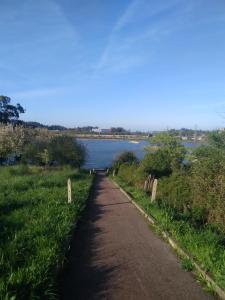 a path next to a body of water at Residencial "La Ventilla" in Guarnizo