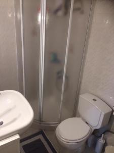 A bathroom at Mikro Katafygio