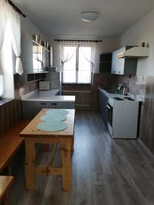 Kuchyň nebo kuchyňský kout v ubytování Apartmán Hugo
