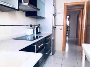 Kuchyňa alebo kuchynka v ubytovaní Calafell Playa