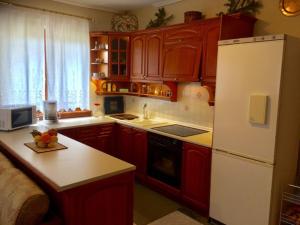 A kitchen or kitchenette at Mikro Katafygio