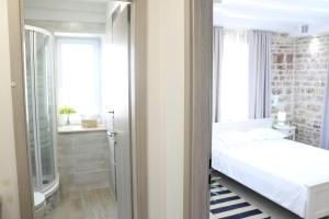 Postel nebo postele na pokoji v ubytování Trogir Square Apartment