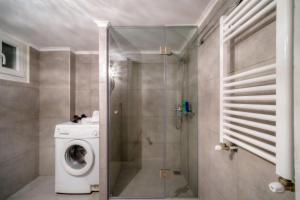 Kúpeľňa v ubytovaní Acropolis deluxe Apt.(Must) + 24 fotografií