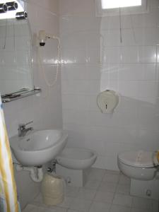 Koupelna v ubytování Albergo Paradiso