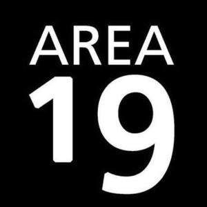 eine weiße Zahl auf schwarzem Hintergrund in der Unterkunft AREA 19 in Catanzaro