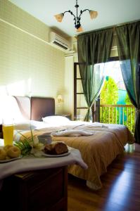 Ένα ή περισσότερα κρεβάτια σε δωμάτιο στο Ξενοδοχείο Άλκηστις