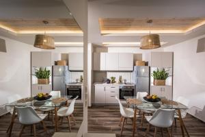 a kitchen and dining room with a table and chairs at Sonia Center II in Hersonissos