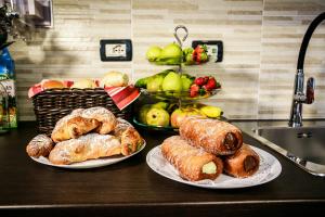 Breakfast options available to guests at B&B Scirocco House
