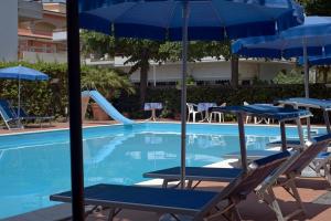 Bazén v ubytování Hotel Leuco' nebo v jeho okolí