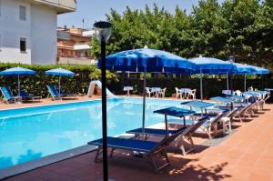 Bazén v ubytování Hotel Leuco' nebo v jeho okolí