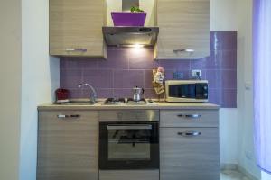 Kuchyňa alebo kuchynka v ubytovaní Lanzies Guesthouse