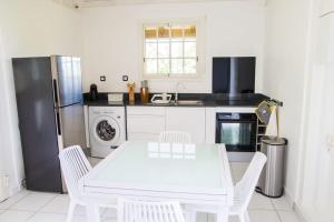 Kuchyň nebo kuchyňský kout v ubytování Gîte spacieux avec Jacuzzi - ****5 étoiles**** + 5 fotografií