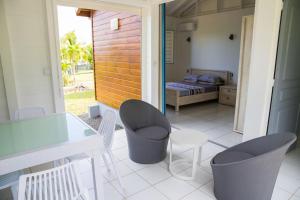 Llit o llits en una habitació de Gîte spacieux avec Jacuzzi - ****5 étoiles****