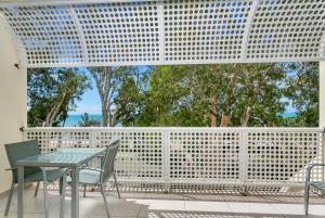 En balkong eller terrasse på Hibiscus in Marlin Waters Palm Cove