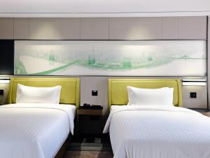 Ένα ή περισσότερα κρεβάτια σε δωμάτιο στο Hampton by Hilton Guangzhou Dongxiaonan