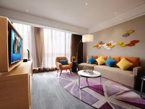 Ruang duduk di Hampton by Hilton Guangzhou Dongxiaonan