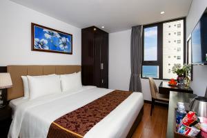 Rúm í herbergi á Golden Line Hotel Danang