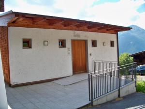Ein allgemeiner Bergblick oder ein Berglick von der Pension aus