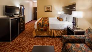 Кровать или кровати в номере SureStay Hotel by Best Western Robinsonville Tunica