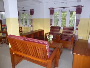 Ruang duduk di Happy Sedi Lodge