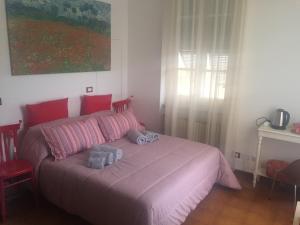 מיטה או מיטות בחדר ב-A casa di Elena